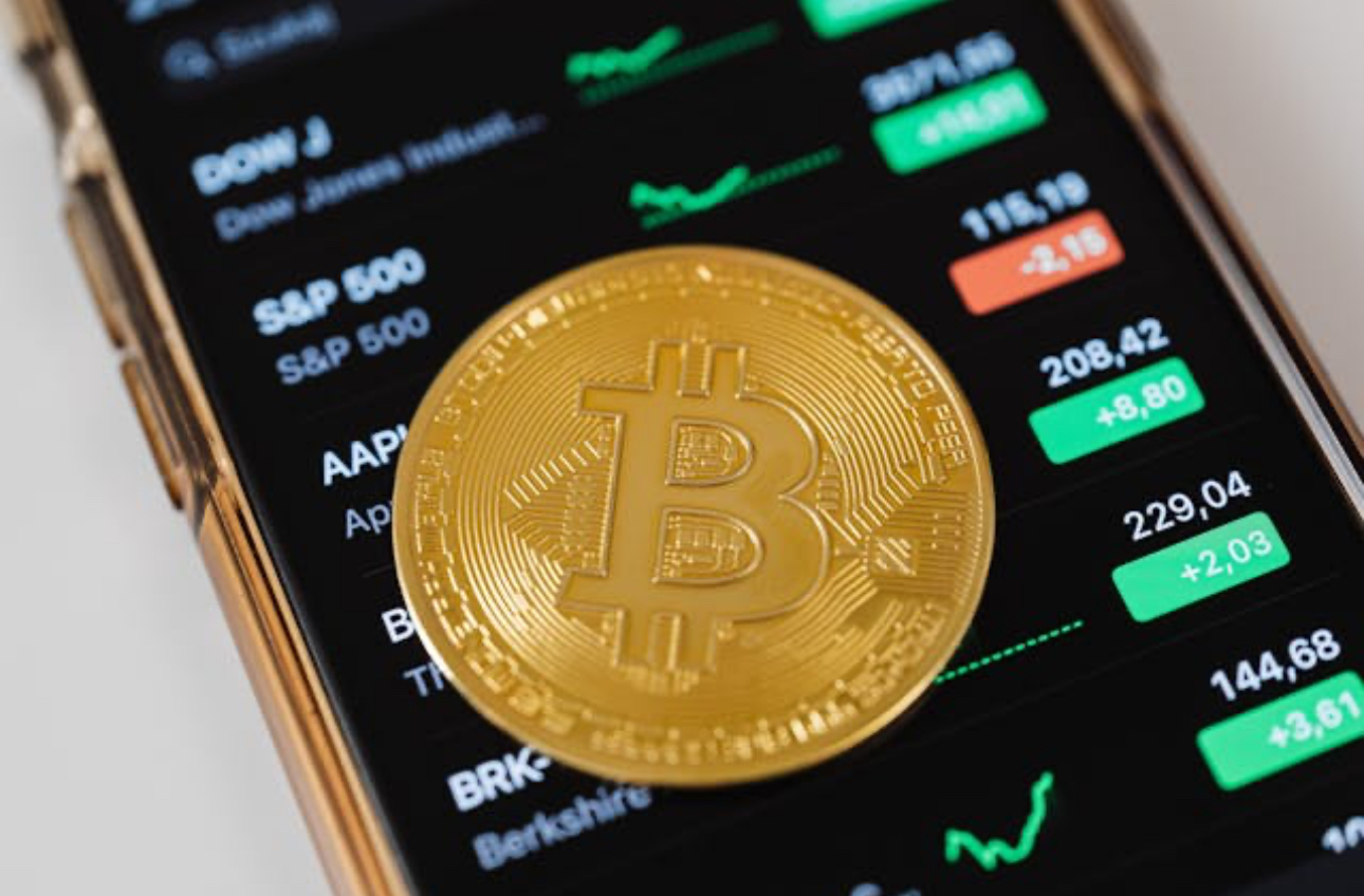 MicroStrategy 承認當 mNAV 跌破1倍 將賣出比特幣對沖風險